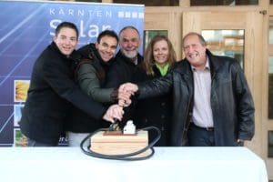 Eröffnung Bürgerkraftwerk Weissensee II - Naturparkschule Weissensee Dr. Michael Jaindl, DI Christian Garz, Kärnten Solar - Bgm. Johann Weichlser - VS-Dir. Monika Klocker - LR Rolf Holub