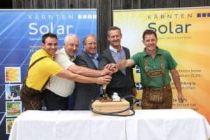 DI Christian Garz (Kärnten Solar, Vizebürgermeister Franz Schier, LR Rolf Holub, Bürgermeister Gerhard Koch, Adolf Kolbitsch (v.l.n.r.)