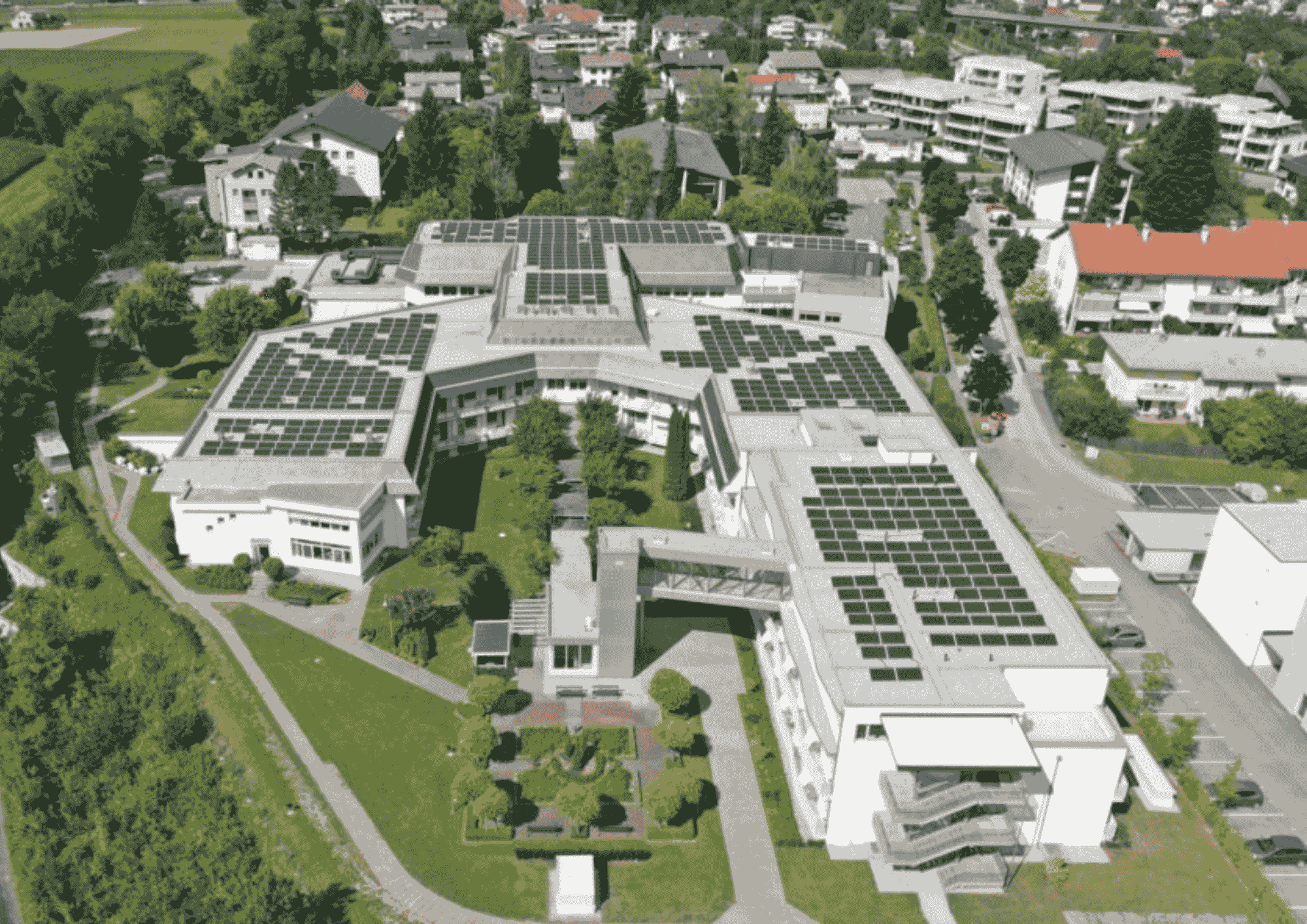 Privatklink Villach_Kärnten Solar PV-Anlage auf dem Dach der Villacher Privatklink.