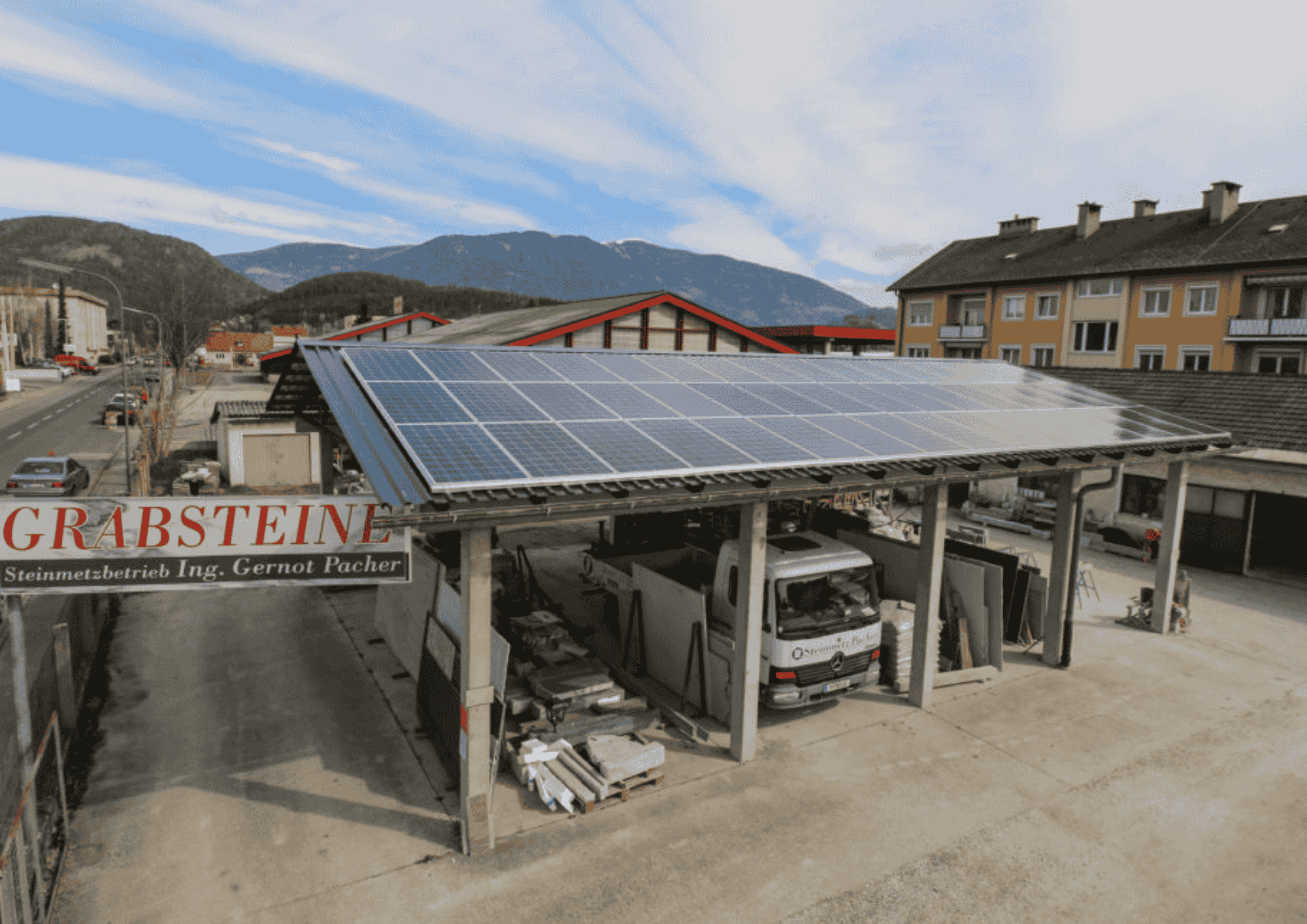 Steinmetz Pacher_Kärnten Solar PV-Anlage auf dem Dach des Steinmetz Pacher in Villach