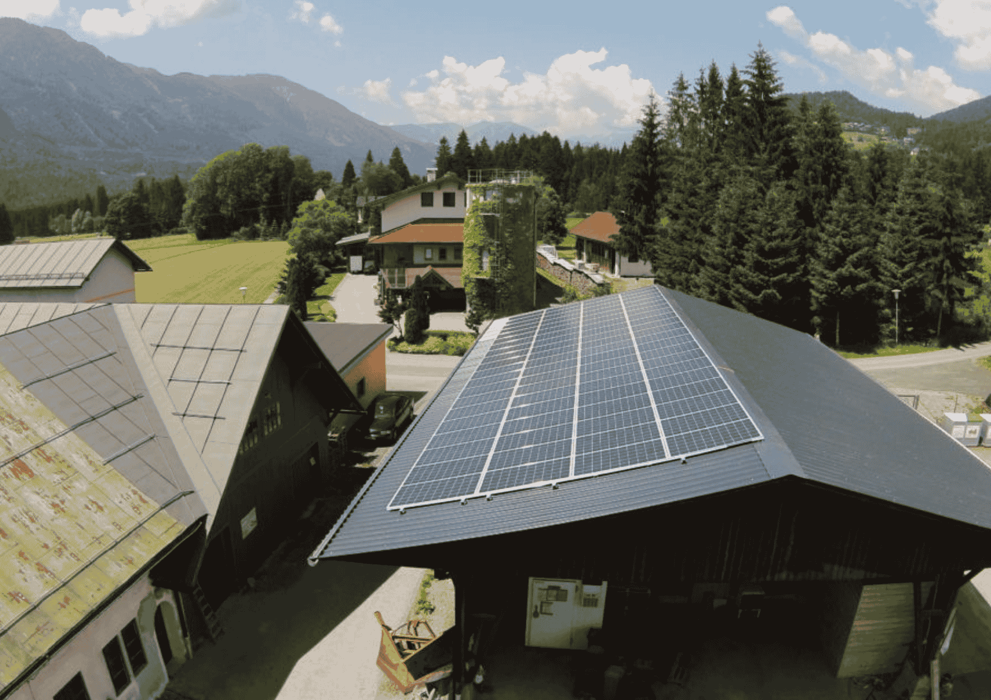 Altstoffsammelzentrum Dellach_Kärnten Solar Bild der PV-Anlage auf dem Dach des Altstoffsammelzentrum in Dellach im Drautal