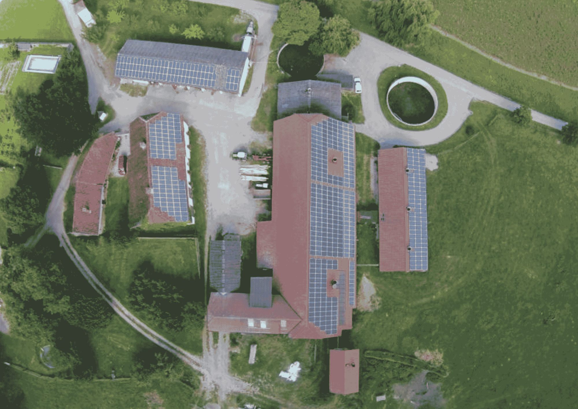 Schloss Leifling_Kärnten Solar Foto der PV-Anlage auf dem Dach des Schloss Leifling in Neuhaus