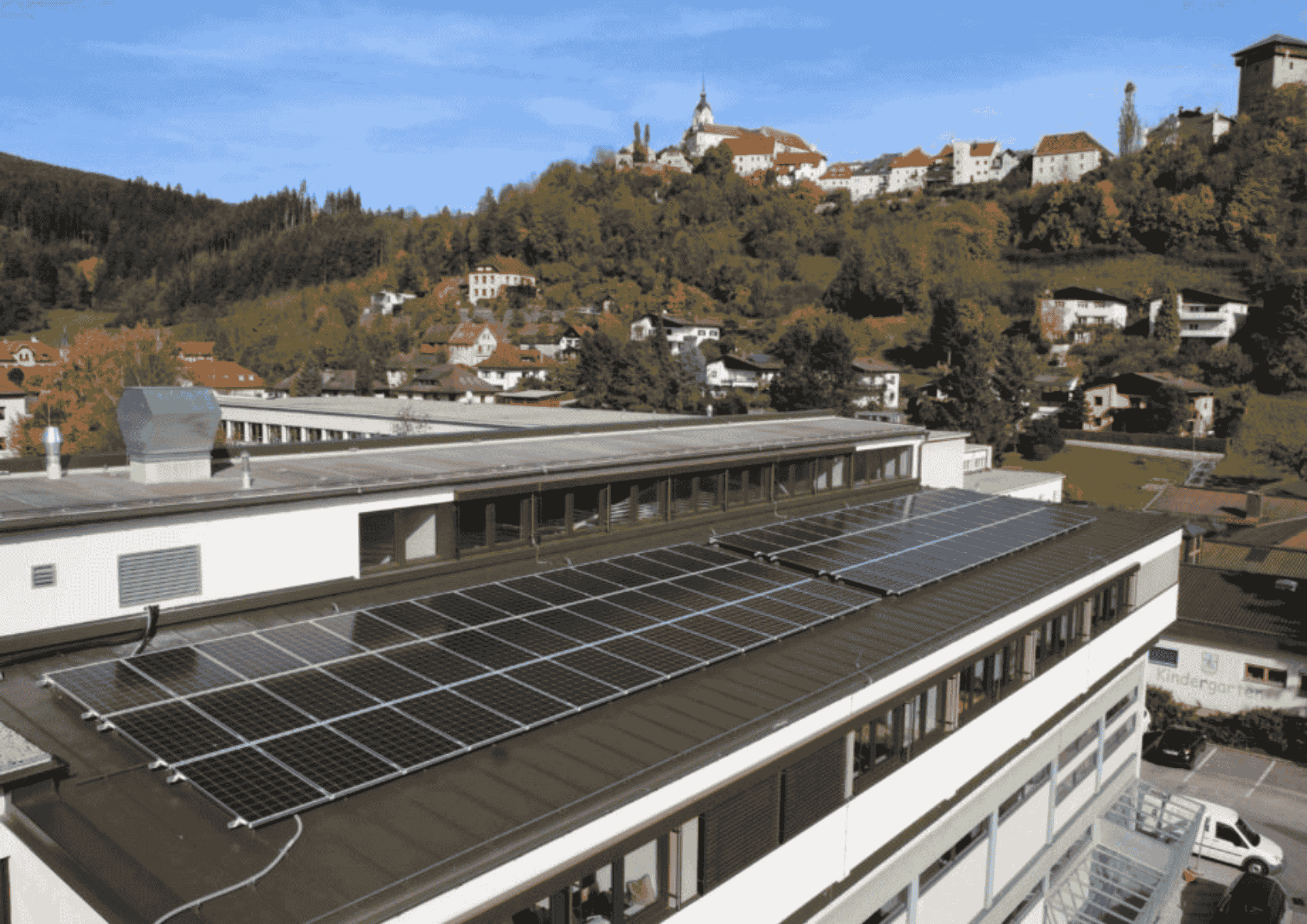 Rathaus Althofen_Kärnten Solar Foto der PV-Anlage auf dem Dach des Rathauses in Althofen