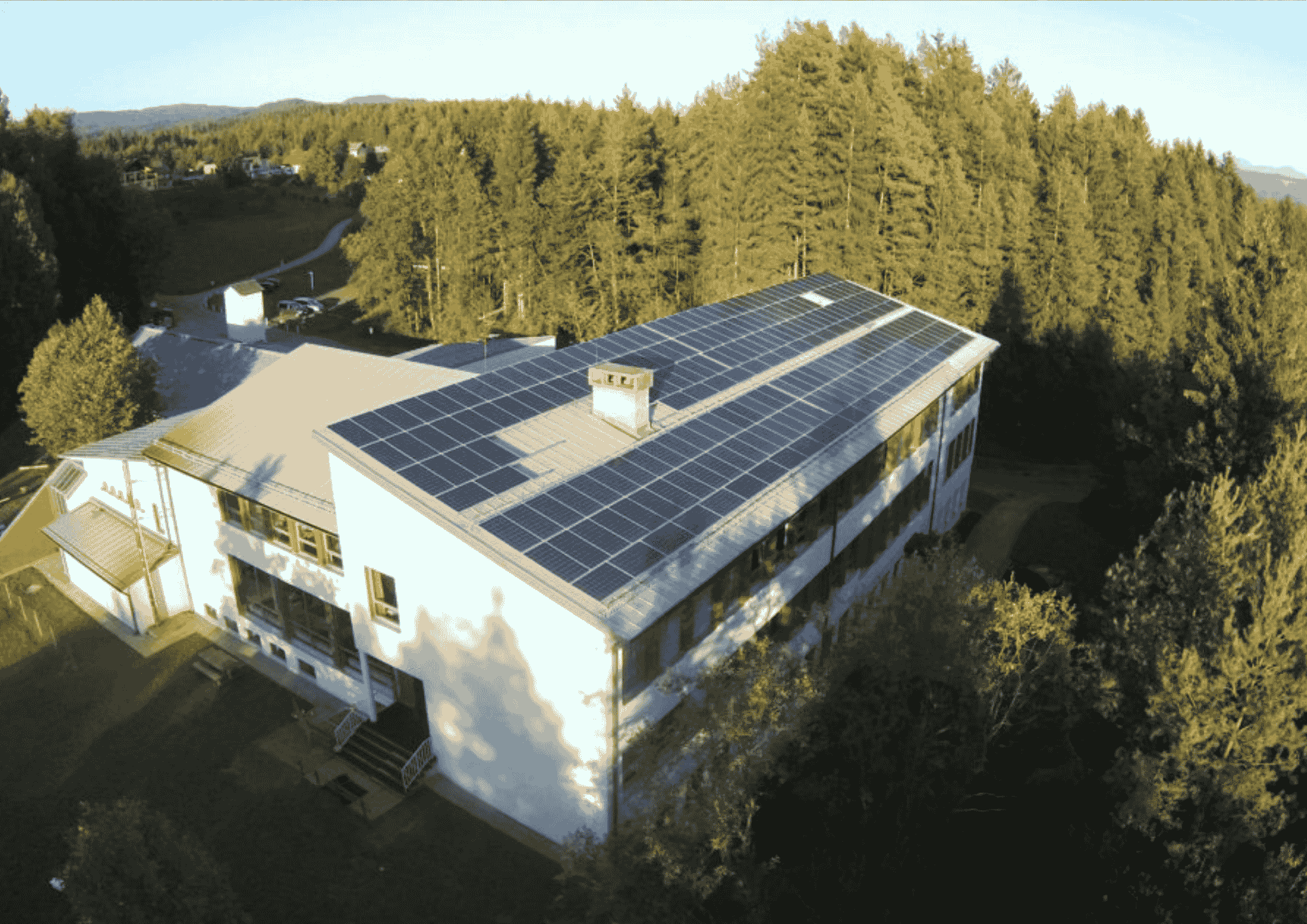 Volksschule Goritschach Wernberg_Kärten Solar PV-Anlage auf dem Dach der Volksschule Goritschach in Wernberg