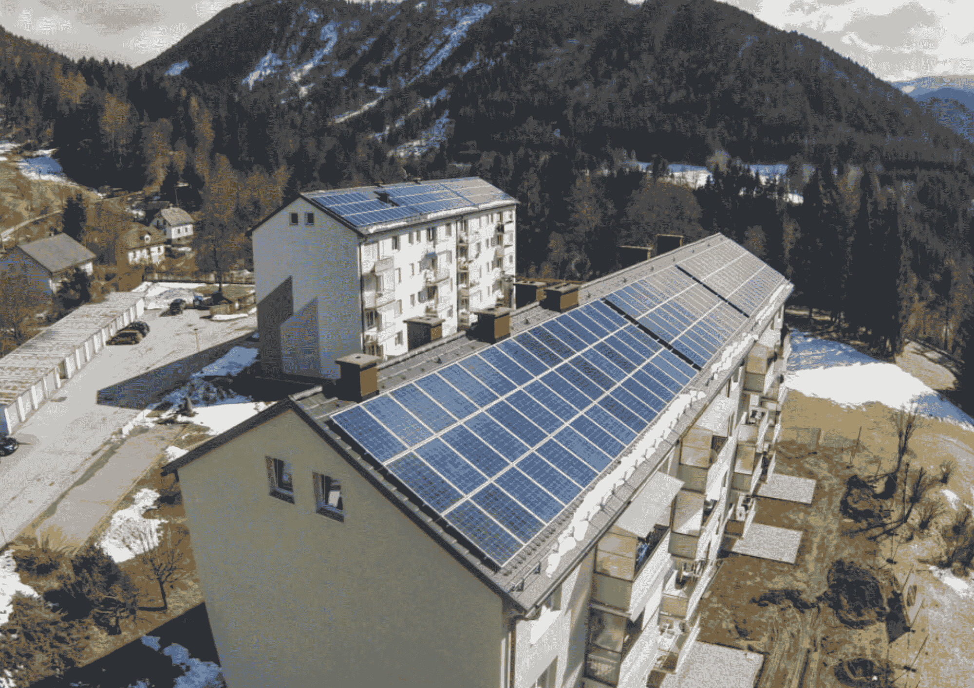 Gemeindewohnanlage Bad Eisenkappl_Kärnten Solar PV-Anlage auf dem Dach einer Gemeindewohnanlage in Bad Eisenkappl
