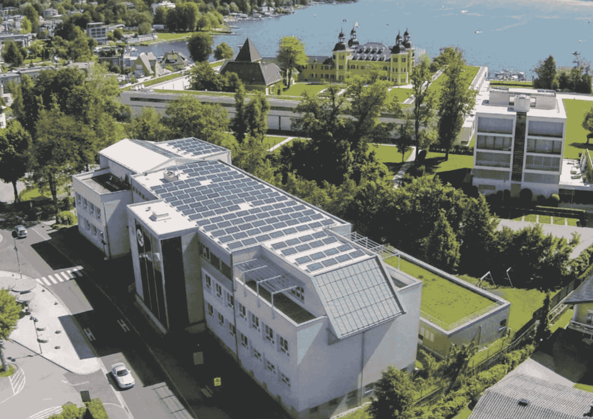 Volksschule Velden_Kärnten Solar Foto der PV-Anlage auf dem Dach der Volksschule in Velden