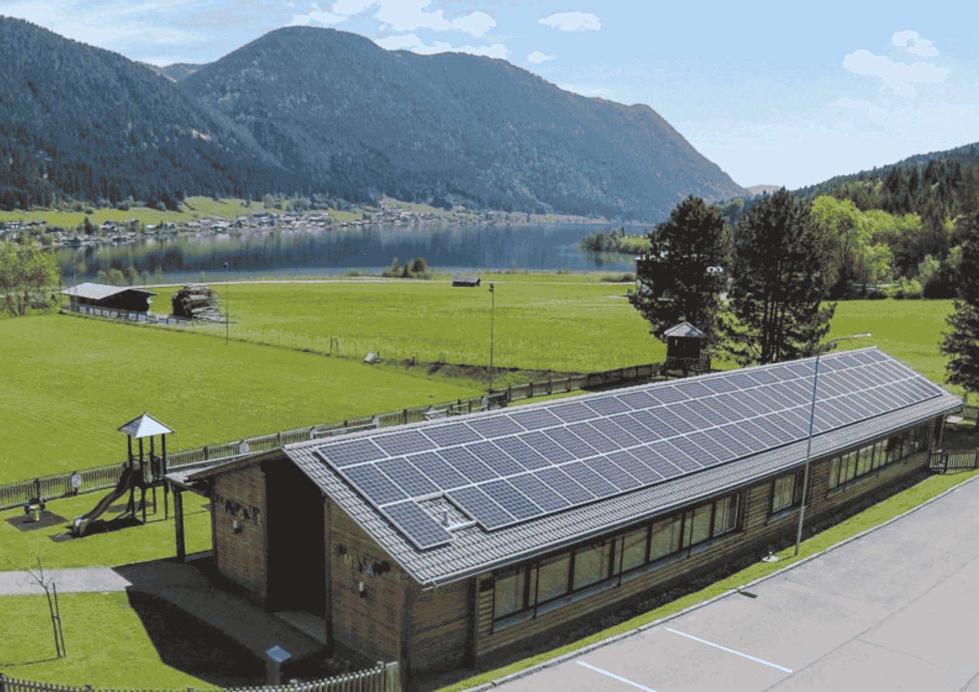 Kindergarten Weißensee_Kärnten Solar PV-Anlage auf dem Dach des Kindergarten "Sumsiland" in Weißensee
