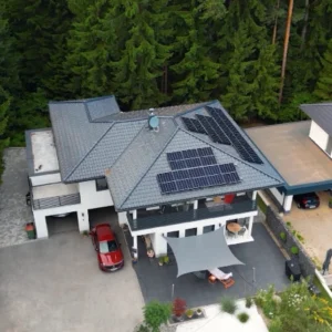 Einfamilien-Photovoltaikanlage auf Dach - Pubersdrof